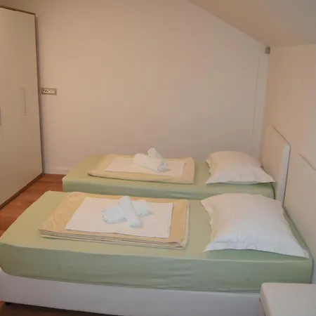 Auberge de jeunesse Stadion - *